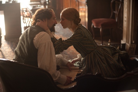 Ralph Fiennes and Felicity Jones in "The Invisible Women"